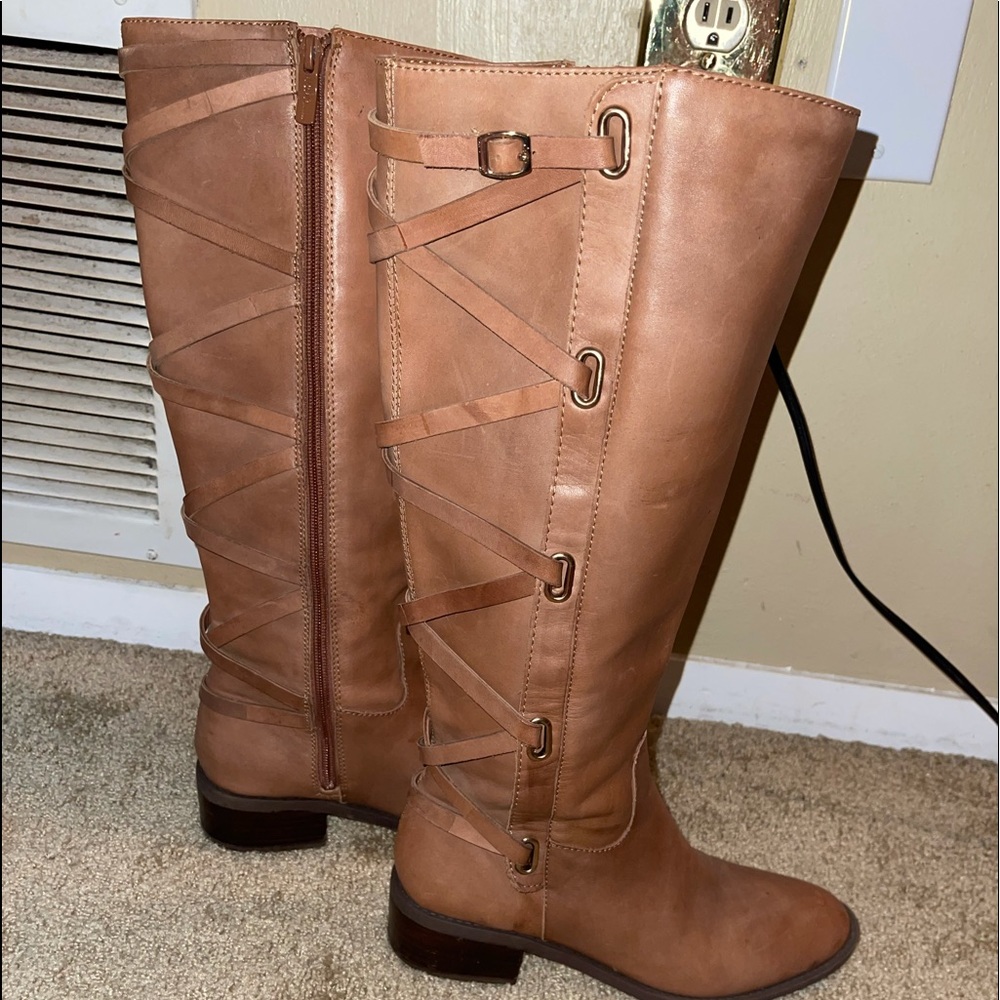 BCBG women’s boots